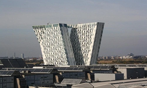 Độc dị những tòa nhà nghiêng nổi tiếng thế giới