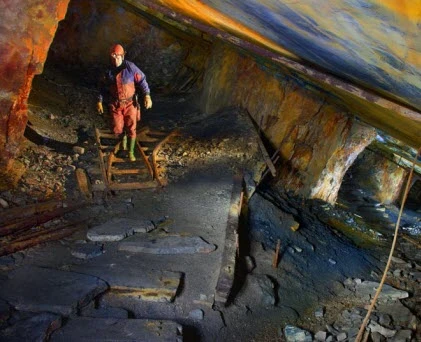 Khám phá mỏ thạch anh dưới lòng đất xứ Wales