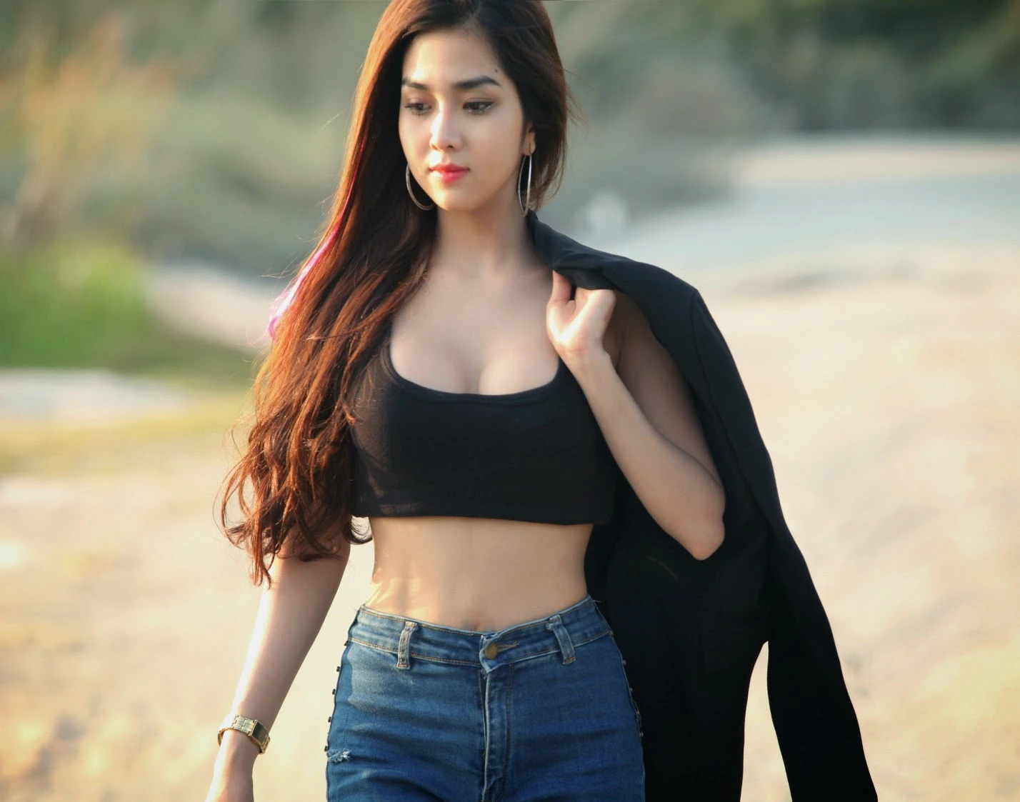 Quên Trang Phi đi, nhóm Mì Gõ còn có hot girl vô cùng nóng bỏng