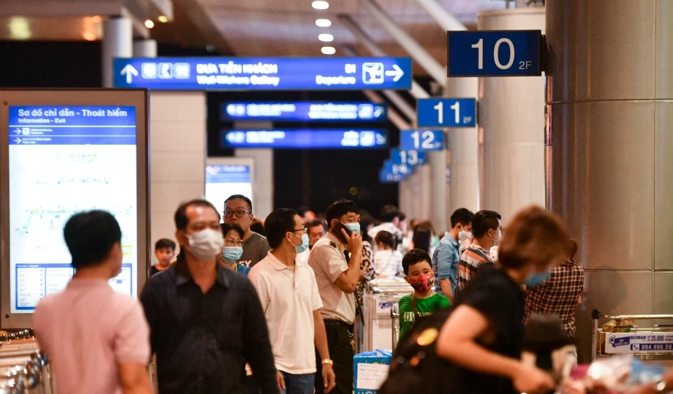 Ga quốc tế sân bay Tân Sơn Nhất nhộn nhịp