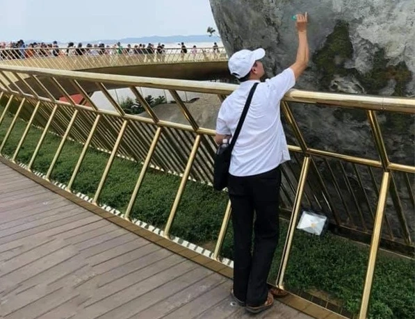 CĐM “điên tiết” với người vẽ bậy lên cầu Vàng Đà Nẵng