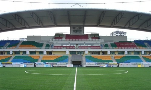 Sân Jalan Besar gây ám ảnh bởi mặt cỏ nhân tạo