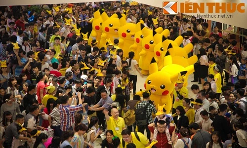 Giới trẻ Hà thành thích thú với đoàn binh diễu hành Pikachu