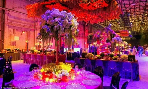 Xa hoa đám cưới 480 tỉ của con trai triệu phú Ấn Độ