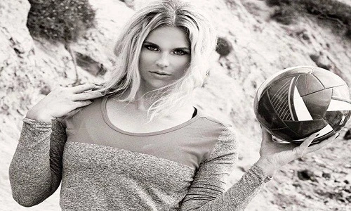 Vẻ gợi cảm của nữ cầu thủ xinh đẹp nhất 2015