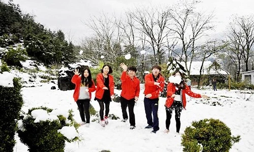 "Thiên đường" khiến dân phượt mê mệt vì tuyết trắng bao phủ