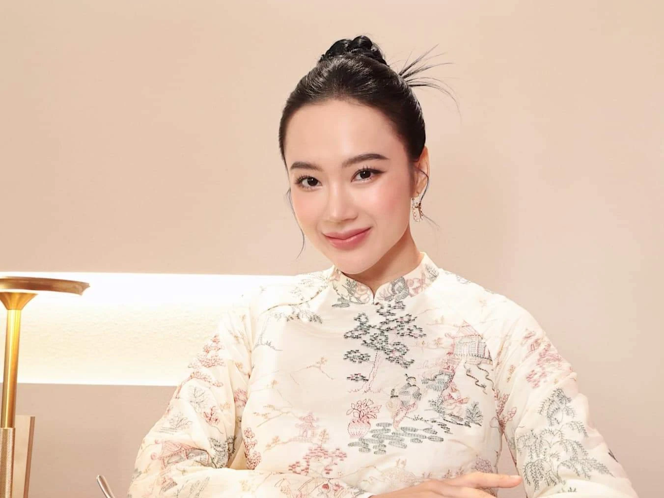 Angela Phương Trinh tiết lộ nhiều đại gia muốn chi tiền khủng để gặp mặt