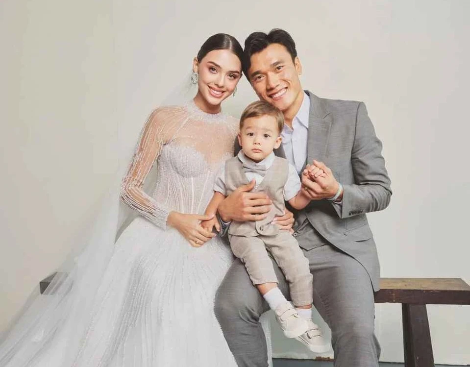 Mẫu Tây mặc lại váy cưới kỉ niệm 2 năm ngày cưới Dũng "gôn"