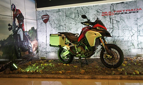Ducati ra mắt Multistrada Enduro “đấu” BMW R1200GS tại VN