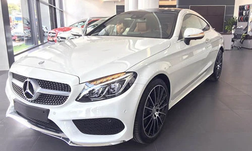 Mercedes-Benz C 300 Coupe giá 2,7 tỷ đầu tiên tại VN