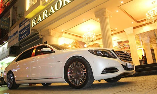 “Chạm mặt” Mercedes Maybach S600 giá 12 tỷ tại Sài Gòn