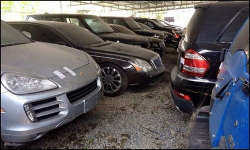 144 siêu xe của đại gia Dũng “mặt sắt” nằm phủ bụi