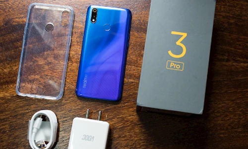 "Soi" điện thoại Realme 3 Pro mới hơn 6 triệu tại Việt Nam