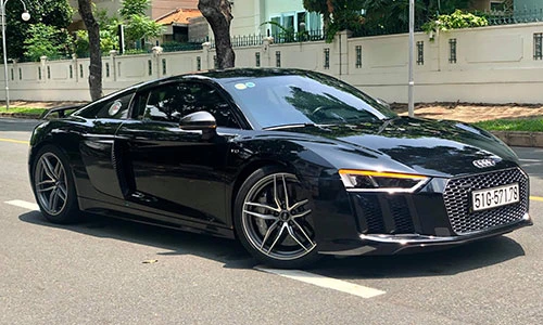 Siêu xe Audi R8 V10 "thách cưới" 8 tỷ đồng ở Sài Gòn