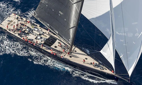 Tỷ phú đánh rơi siêu du thuyền 38 triệu USD xuống biển