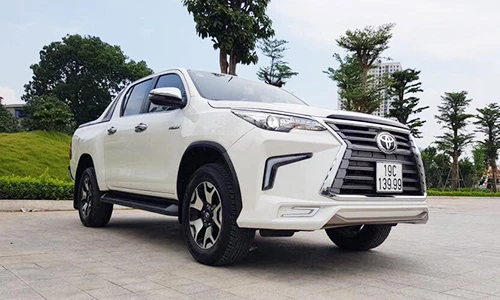 Dân chơi Việt "hô biến" Toyota Hilux thành bán tải Lexus