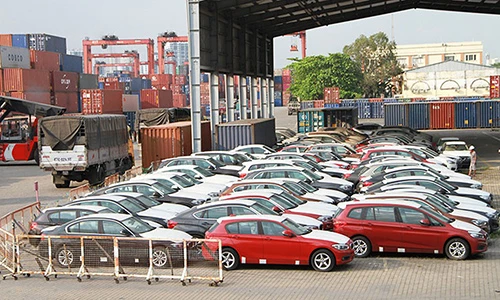 Xét xử vụ án buôn lậu xe sang BMW tại Việt Nam