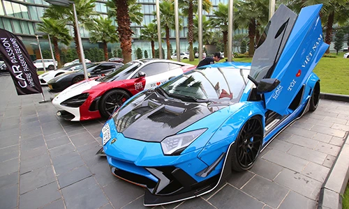 Mục sở thị dàn siêu xe trăm tỷ đổ bộ Hà Nội 