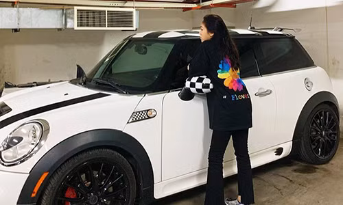 Con gái Minh Nhựa khoe siêu xe và đồ hiệu, nổi khắp Instagram