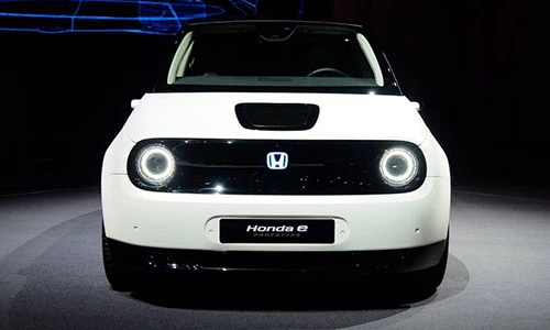 Honda E thông số như siêu xe, xạc nhanh hơn điên thoại