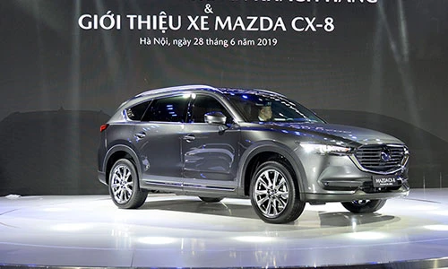 Cận cảnh Mazda CX-8 mới hơn 1 tỷ đồng tại Hà Nội 