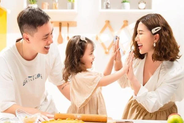 Soi cuộc sống "nhung lụa" của Kiên Hoàng trước khi bị "bóc phốt"