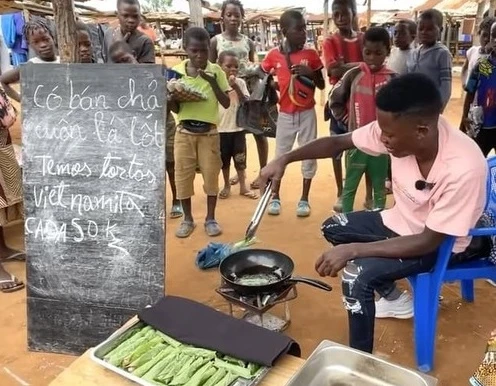 Trước chả lá lốt, Quang Linh Vlog kinh doanh gì ở châu Phi? 