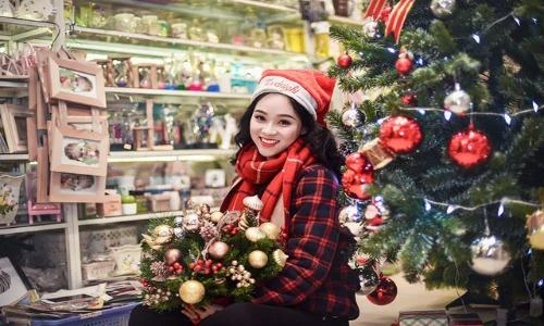 Nữ sinh Nguyễn Bỉnh Khiêm đẹp "vô đối" trong bộ ảnh Giáng Sinh