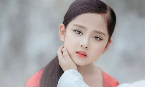 "Tiểu tiên nữ" gây sốt với bộ ảnh "Sống xa anh chẳng dễ dàng"