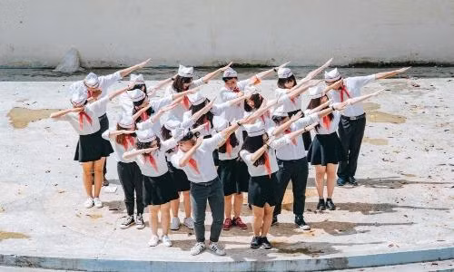 Ghen tị với lớp học lên Đà Lạt "xõa" 5 ngày để chụp kỷ yếu