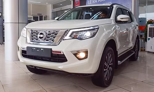 Nissa Terra giảm tới 120 triệu tại Việt Nam, "đấu" Toyota Fortuner