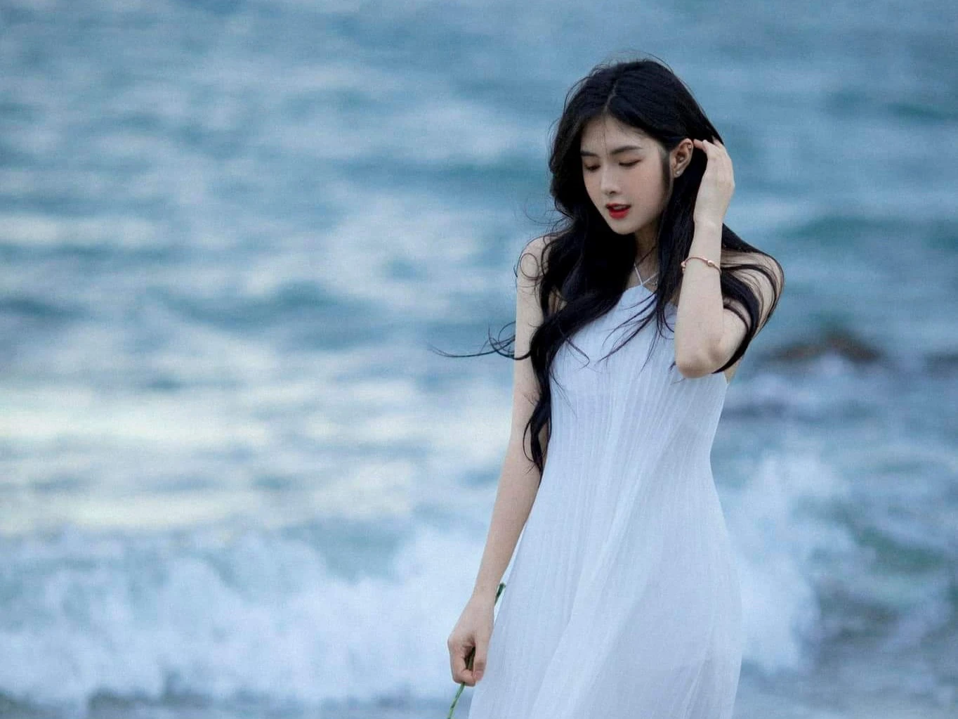 Hot girl Thanh Hóa nổi tiếng khoe vòng 1 ngày ấy giờ ra sao?