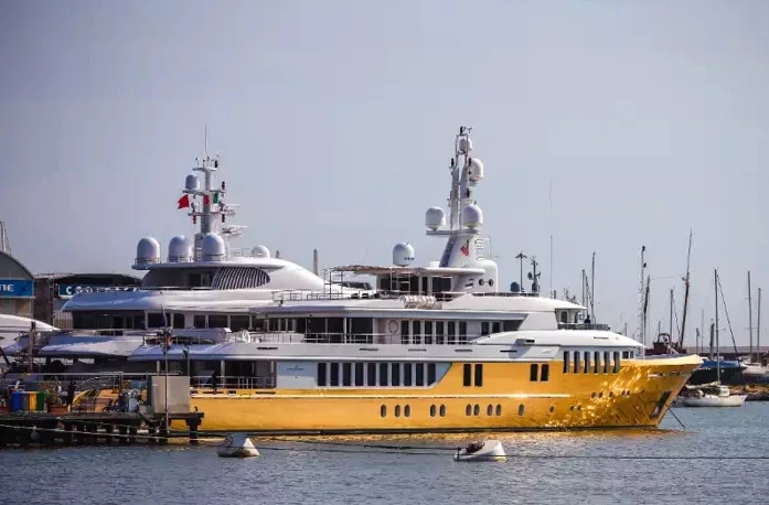 Tận mục quy trình mạ màng cầu kỳ cho siêu du thuyền hơn 450 tỷ