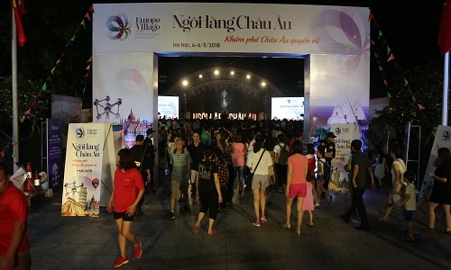 Có gì thu hút giới trẻ tại lễ hội “Ngôi làng châu Âu” giữa lòng Hà Nội