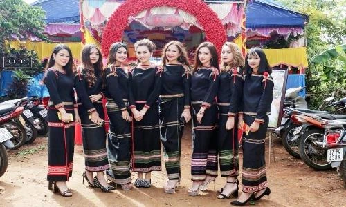 Danh tính 6 cô gái Ê Đê xinh đẹp làm dân tình điên đảo