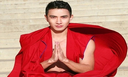 Nam thần thiết kế đồ họa đẹp trai khiến chị em mê mẩn