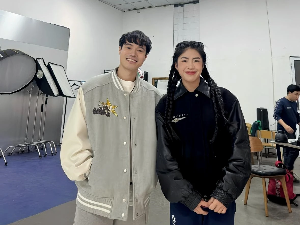 Quên Hòa Minzy đi, cô gái này được "đẩy thuyền" tới Văn Toàn