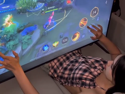 Gái xinh chơi Liên Quân khiến anh em game thủ tìm kiếm info