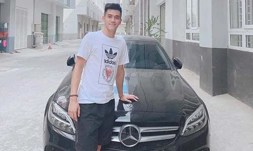 Tiền đạo Tiến Linh tậu xe Mercedes-Benz C200 gần 1,5 tỷ đồng 