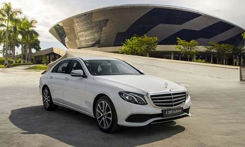 Cận cảnh Mercedes-Benz E200 Exclusive hơn 2,2 tỷ tại Việt Nam