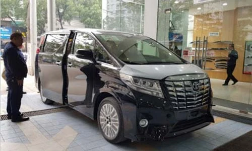 MPV hạng sang Toyota Alphard tại Việt Nam lỗi đai an toàn
