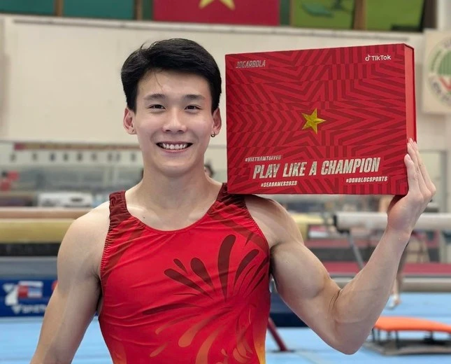 "Nam thần" Thể dục dụng cụ Việt nổi tiếng khắp cõi mạng là ai?