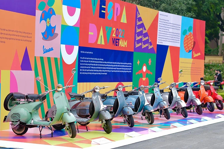 Hàng trăm xe máy Vespa “từ cổ chí kim” tụ hội về Hà Nội 