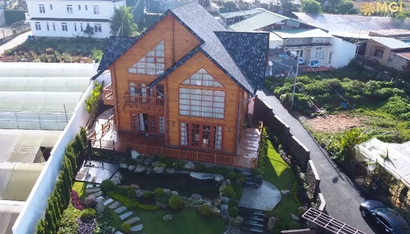 Cận cảnh biệt thự gỗ thông 50 tỷ “độc nhất Việt Nam“