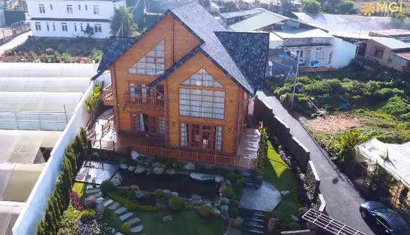 Cận cảnh biệt thự gỗ thông 50 tỷ “độc nhất Việt Nam“