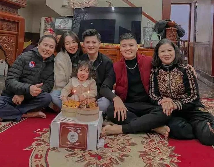 Đoàn tụ gia đình, Quang Hải lộ ngoại hình bất ngờ