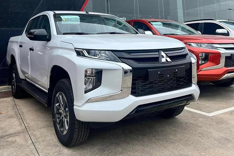 Cận cảnh Mitsubishi Triton MT 4x4 2023 tại Việt Nam chỉ từ 550 triệu