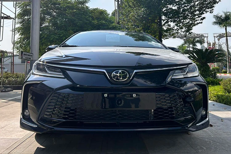 Cận cảnh Toyota Corolla Altis 2023, từ 725 triệu đồng tại Việt Nam