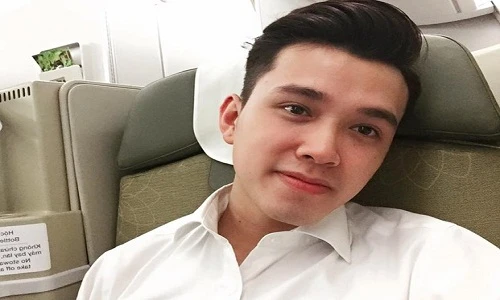 Vẻ đẹp trai, lịch lãm hút hồn của "soái ca" hàng không Việt