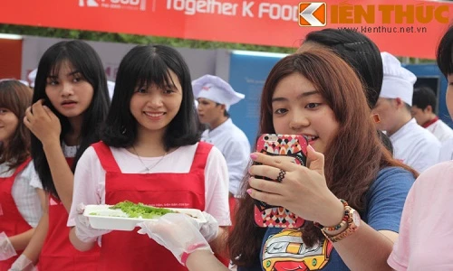 Giới trẻ Hà Thành nô nức tới Hội chợ ẩm thực Hàn Quốc